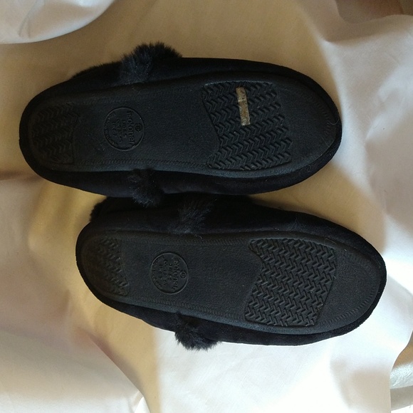 NWOT Isotoner black faux fur slippers Sz L (8-9) - Picture 3 of 6